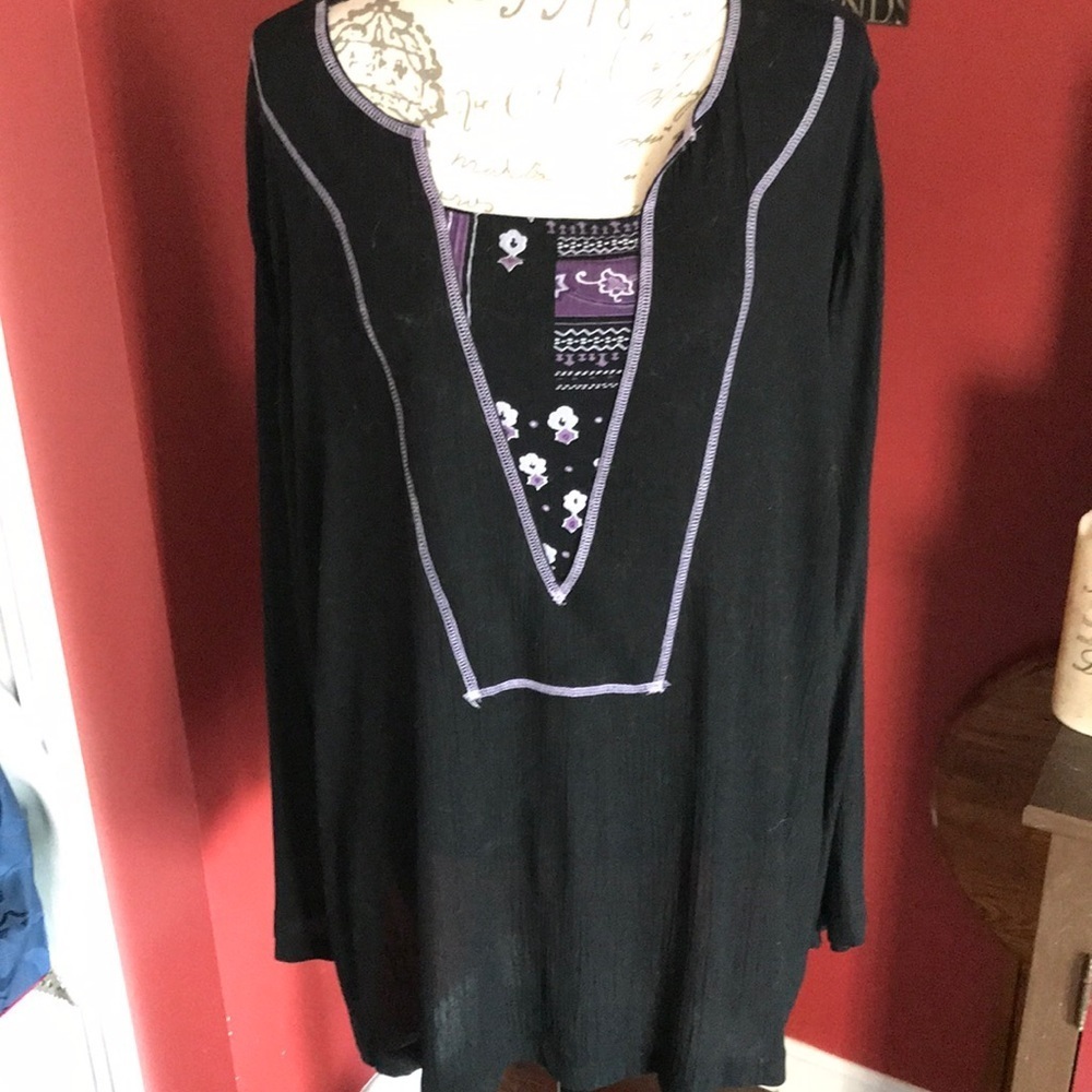 3/$15 Woman’s plus Black long sleeve shirt